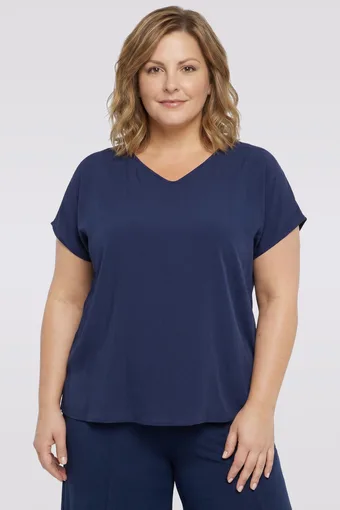 Črna bluza z V-izrezom
